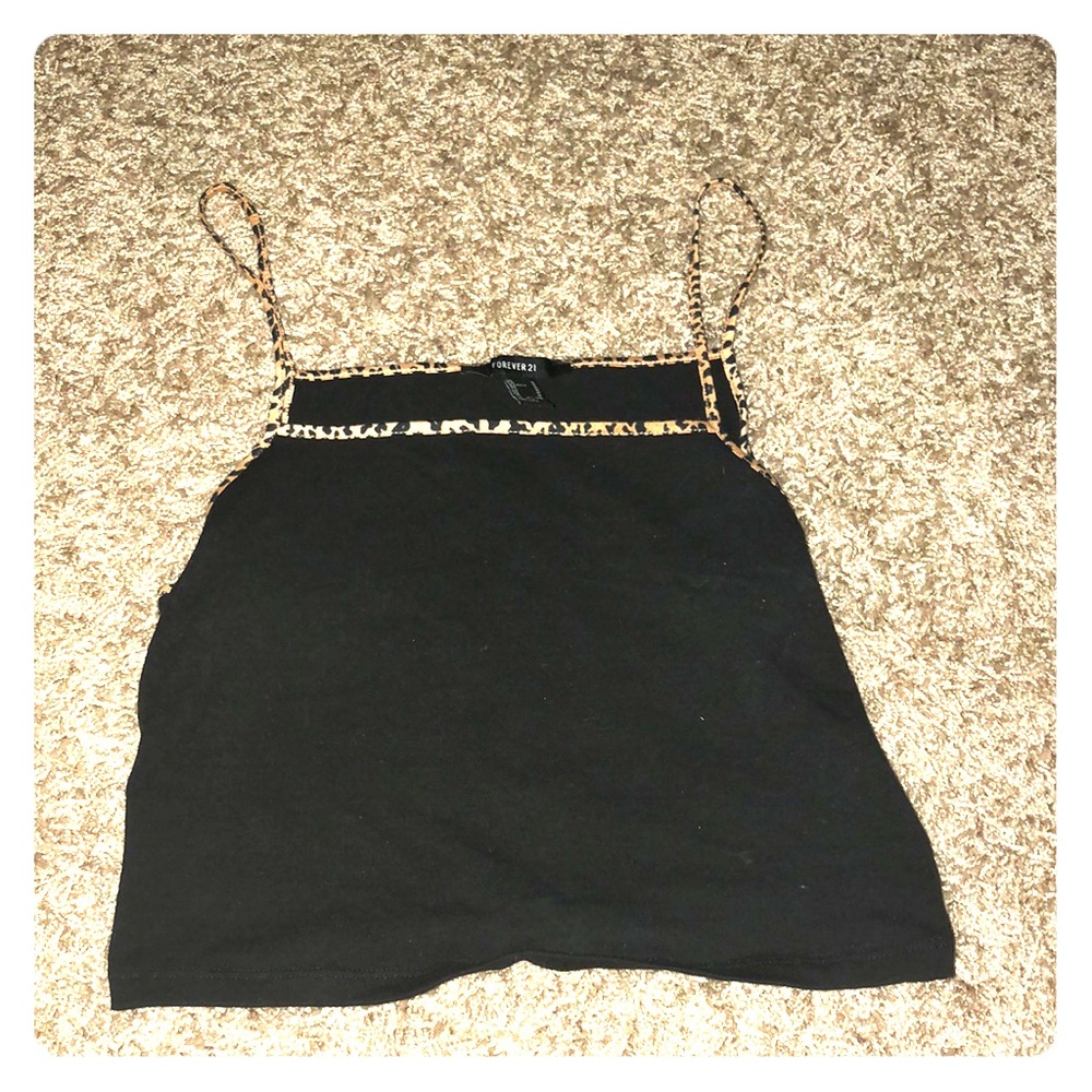 Super cute crop top with cheeta lining